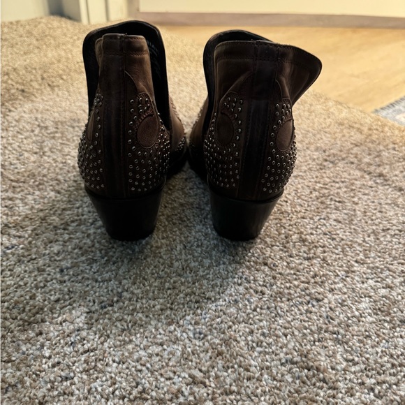 Women’s Ariat “Dixon” Brown Studded Ankle Boots - Picture 4 of 6